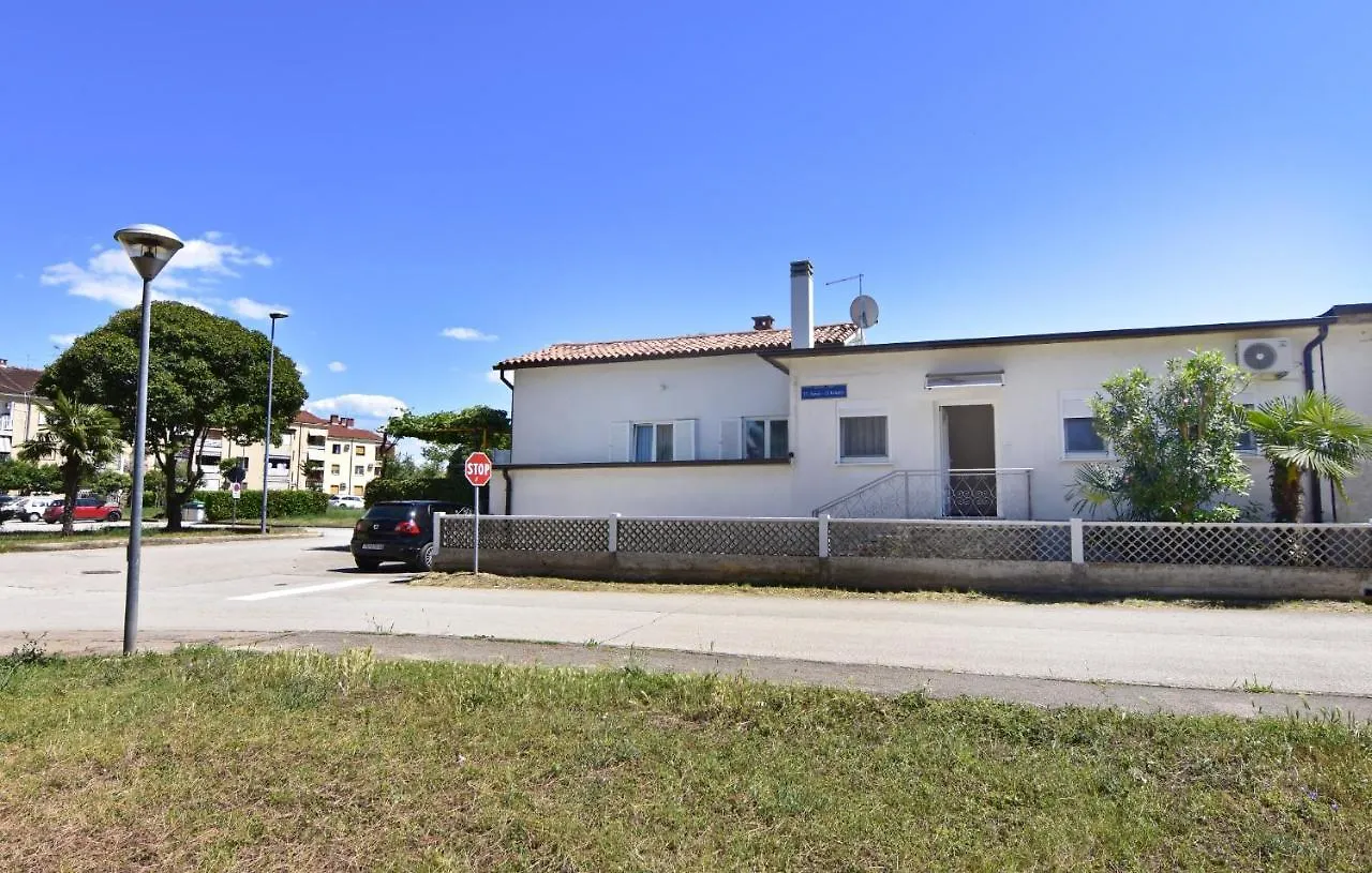 Apartments With A Parking Space Umag - 21359